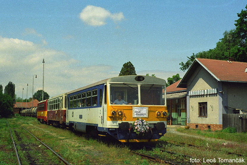 A21 05 810.223 + 810.271 Klobouky u Brna 22.05.1998 (1)