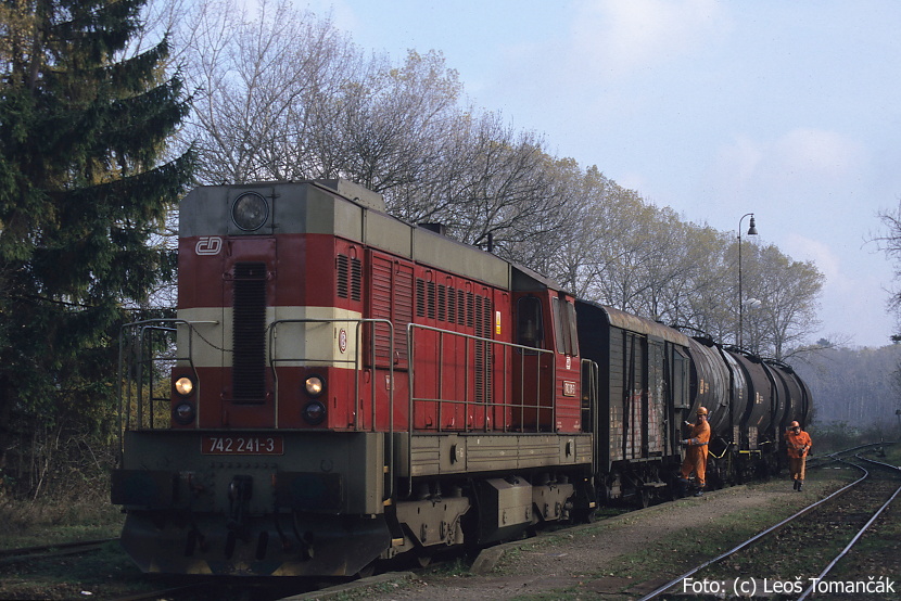 A3 74 742.241 Uhrice u K. 01.11.2002